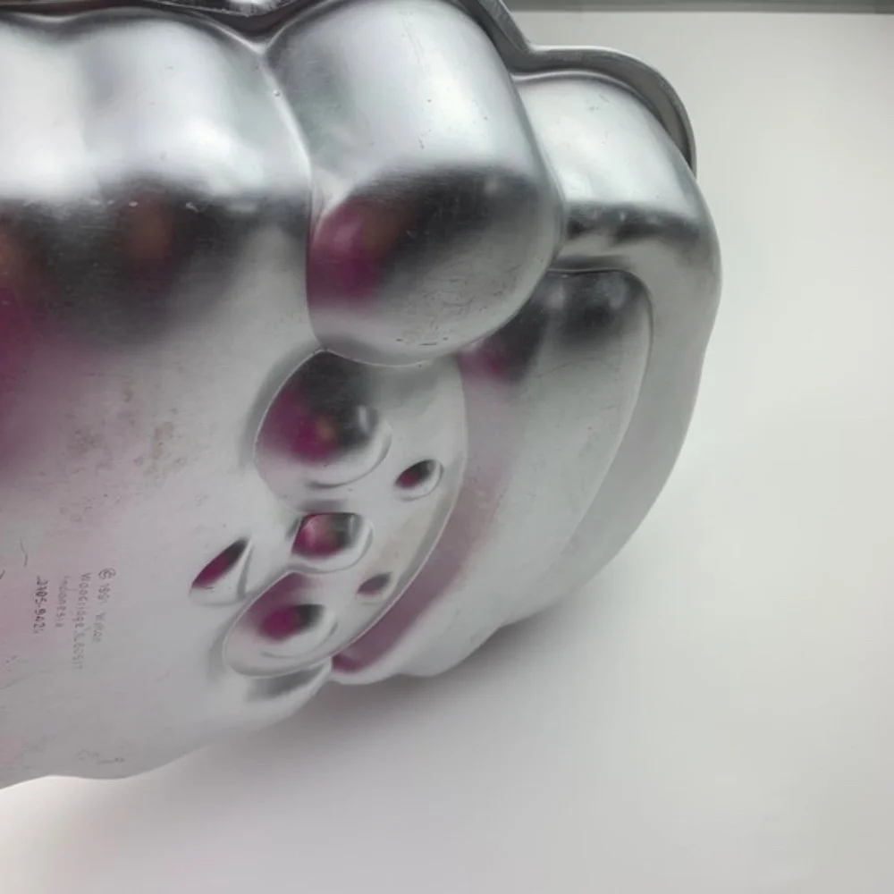 Wilton 1991 Santa cake pan - Picture 11 of 12